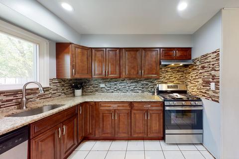 8850 Dee Rd, Des Plaines, IL 60016 photo 17