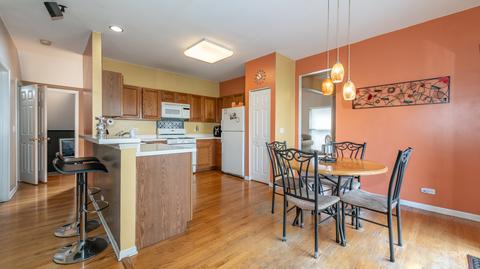 228 Norwich Dr, Bartlett, IL 60103 photo 9