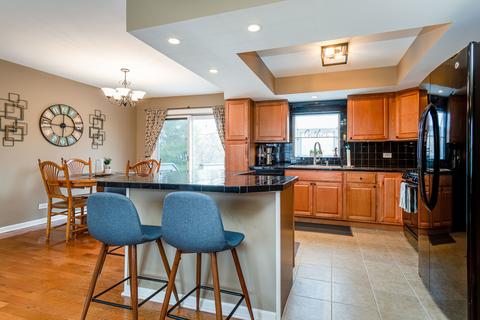 237 W Country Dr, Bartlett, IL 60103 photo 8