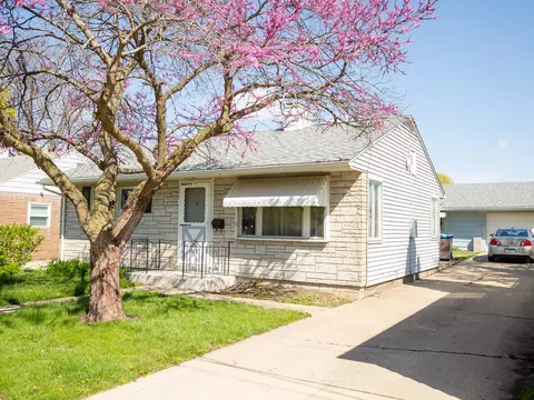 709 13th St, Peru, IL 61354 photo 1