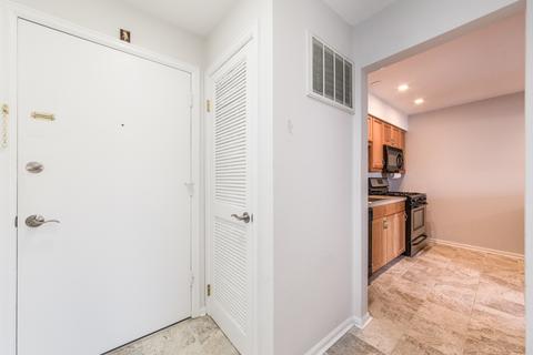 5400 Carriageway Dr #304, Rolling Meadows, IL 60008 photo 3