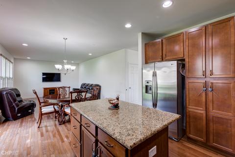 2100 Edgartown Ln, Hoffman Estates, IL 60192 photo 9