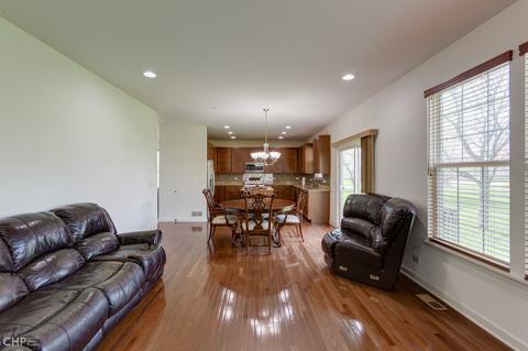 2100 Edgartown Ln, Hoffman Estates, IL 60192 photo 14