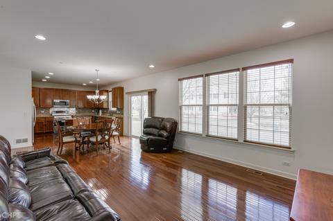 2100 Edgartown Ln, Hoffman Estates, IL 60192 photo 12