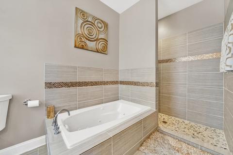422 E 49th St, Chicago, IL 60615 photo 18