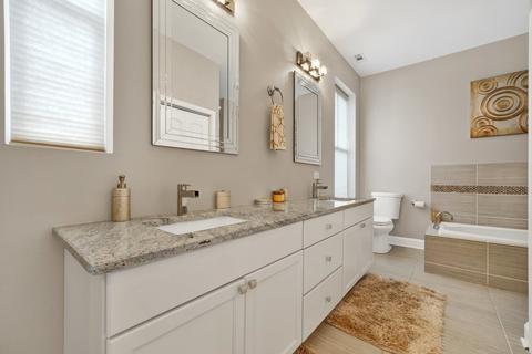 422 E 49th St, Chicago, IL 60615 photo 17