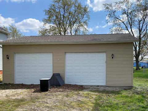 127 Clark St, Chenoa, IL 61726 photo 2