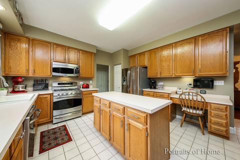 2 Rochester Ct, Algonquin, IL 60102 photo 8