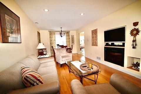 1440 Chippewa Trl, Wheeling, IL 60090 photo 3