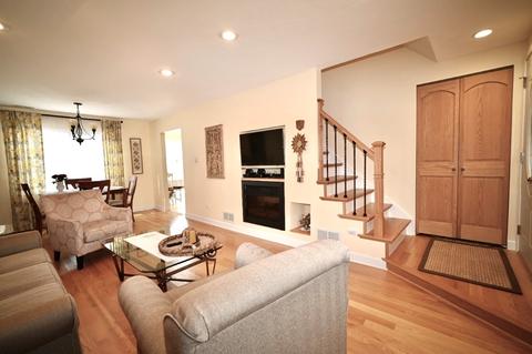 1440 Chippewa Trl, Wheeling, IL 60090 photo 2