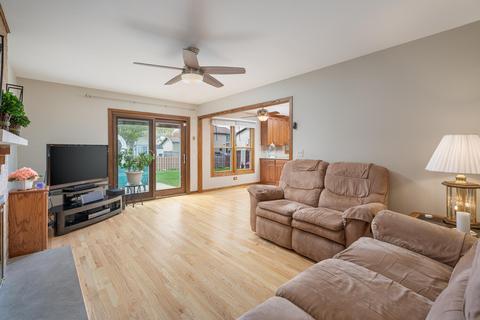 734 Eastchester Rd, Wheeling, IL 60090 photo 4