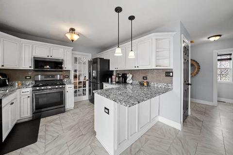 4609 Peacock Ln, Plainfield, IL 60586 photo 8