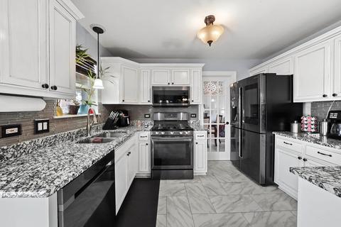 4609 Peacock Ln, Plainfield, IL 60586 photo 9
