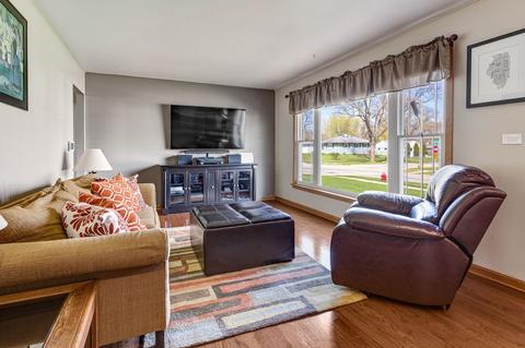 3801 Jay Ln, Rolling Meadows, IL 60008 photo 3