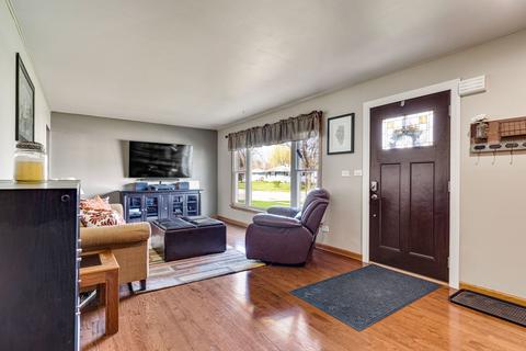 3801 Jay Ln, Rolling Meadows, IL 60008 photo 2