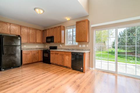 1136 Clover Dr, Minooka, IL 60447 photo 4
