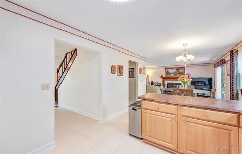 815 Waverly Dr, Elgin, IL 60120 photo 23