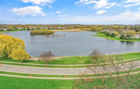 815 Waverly Dr, Elgin, IL 60120 photo 9