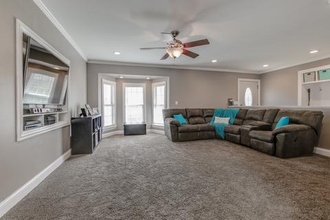 2411 Bittersweet Ave, Holiday Hills, IL 60051 photo 7