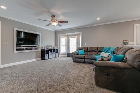 2411 Bittersweet Ave, Holiday Hills, IL 60051 photo 6
