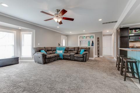 2411 Bittersweet Ave, Holiday Hills, IL 60051 photo 8