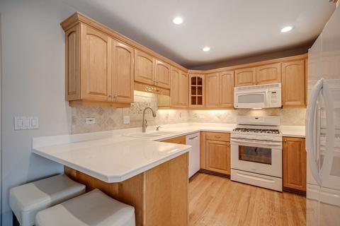 3919 Whispering Trails Dr, Hoffman Estates, IL 60192 photo 4