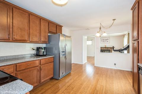 404 Bridle Ln, Wheaton, IL 60187 photo 4