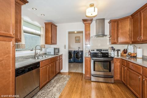 404 Bridle Ln, Wheaton, IL 60187 photo 3
