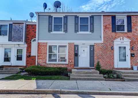 2215 Clifton Pl, Hoffman Estates, IL 60169 photo 1