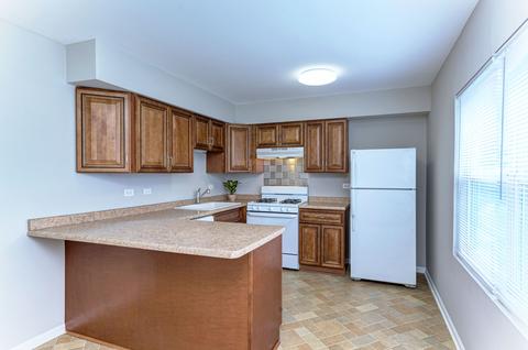 2215 Clifton Pl, Hoffman Estates, IL 60169 photo 10