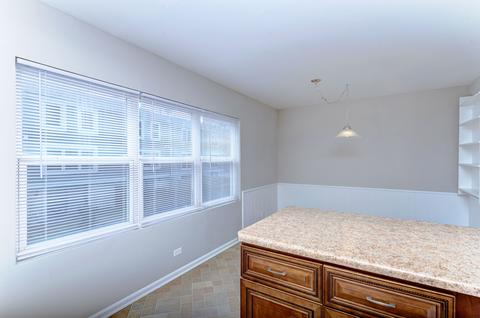 2215 Clifton Pl, Hoffman Estates, IL 60169 photo 13