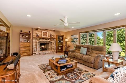 650 Red Maple Ln, Roselle, IL 60172 photo 7