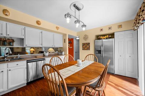 711 Mariner Ct, Elgin, IL 60120 photo 9
