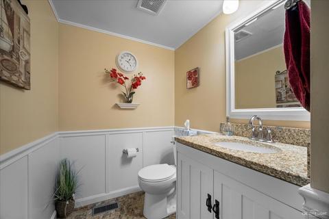 711 Mariner Ct, Elgin, IL 60120 photo 10