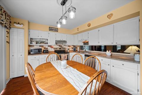 711 Mariner Ct, Elgin, IL 60120 photo 8