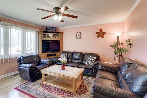 351 Maureen Dr, Wheeling, IL 60090 photo 3