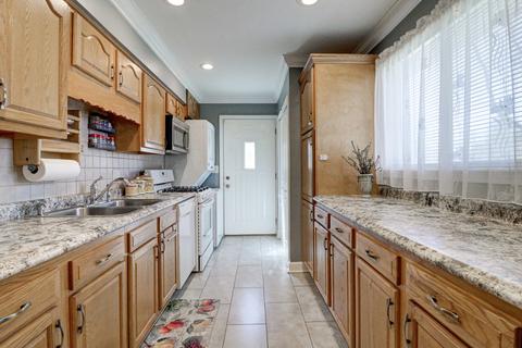 351 Maureen Dr, Wheeling, IL 60090 photo 9
