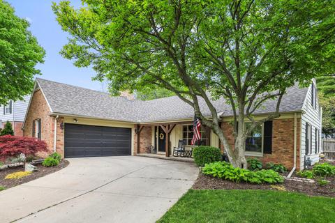1014 Devonshire Dr, Champaign, IL 61821 photo 2