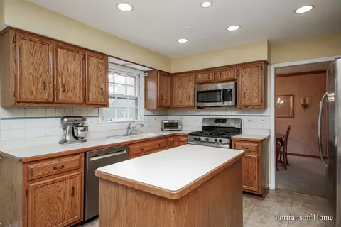 1200 Eagle Ct, Wheaton, IL 60189 photo 9