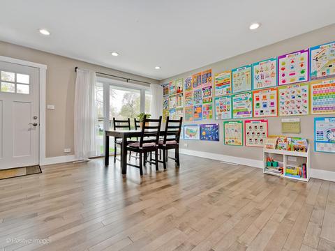 99 E Walnut Ave, Des Plaines, IL 60016 photo 4