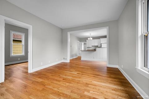 307 E State St, Geneva, IL 60134 photo 3