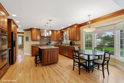 2010 Chatham Dr, Wheaton, IL 60189 photo 7