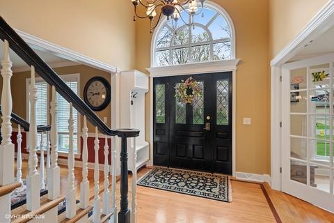2010 Chatham Dr, Wheaton, IL 60189 photo 3