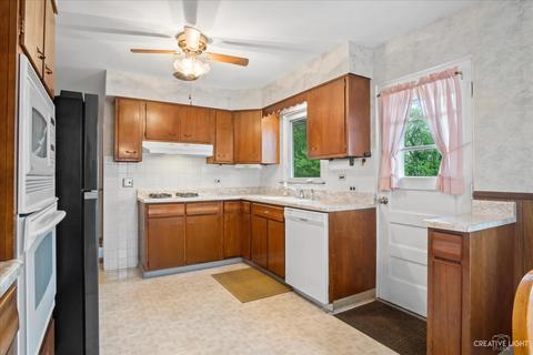 1318 Nelson Cir, Wheaton, IL 60189 photo 8