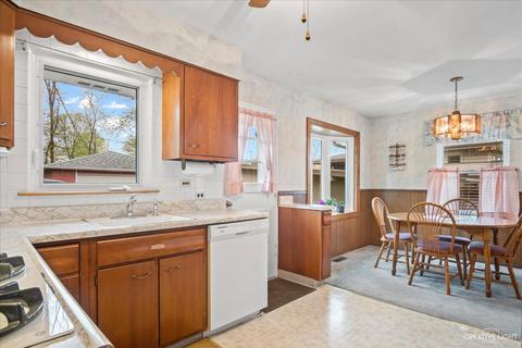 1318 Nelson Cir, Wheaton, IL 60189 photo 10