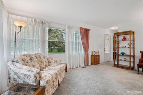 1318 Nelson Cir, Wheaton, IL 60189 photo 3
