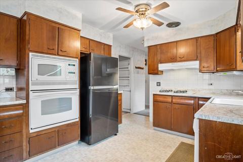1318 Nelson Cir, Wheaton, IL 60189 photo 9