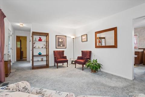 1318 Nelson Cir, Wheaton, IL 60189 photo 4