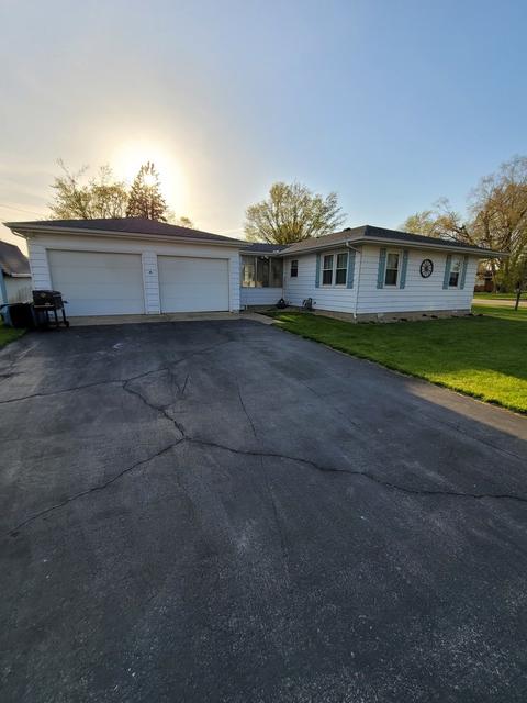 916 Warren St, Chenoa, IL 61726 photo 1