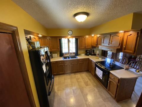 111 Cedar Dr, Clinton, IL 61727 photo 9